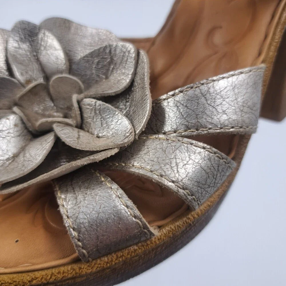 Born Metallic Gray  Silver Leather Heel Sandals Women Size 9 Large Flower Accent